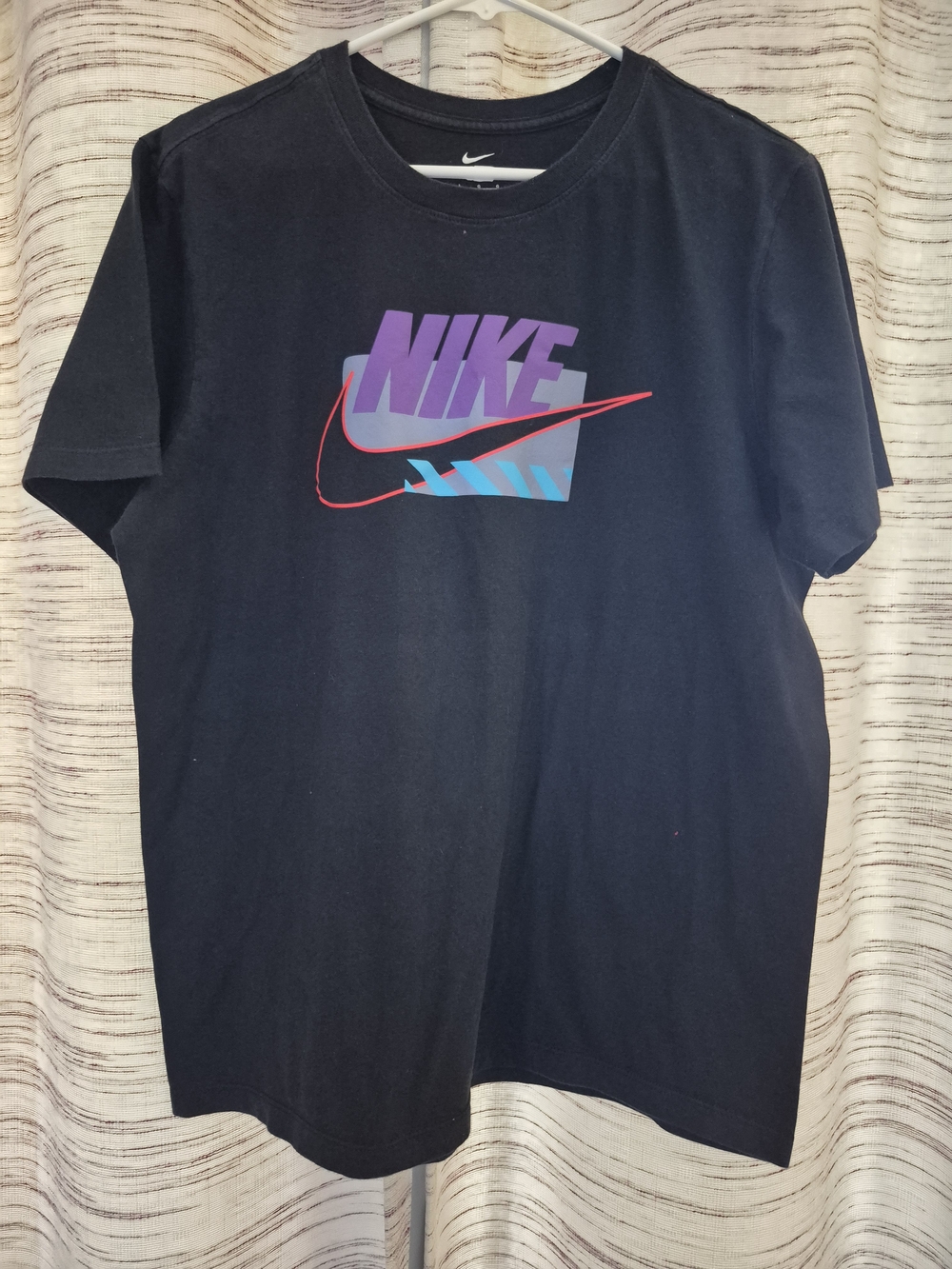 Nike Men's Black Graphic Logo T-Shirt